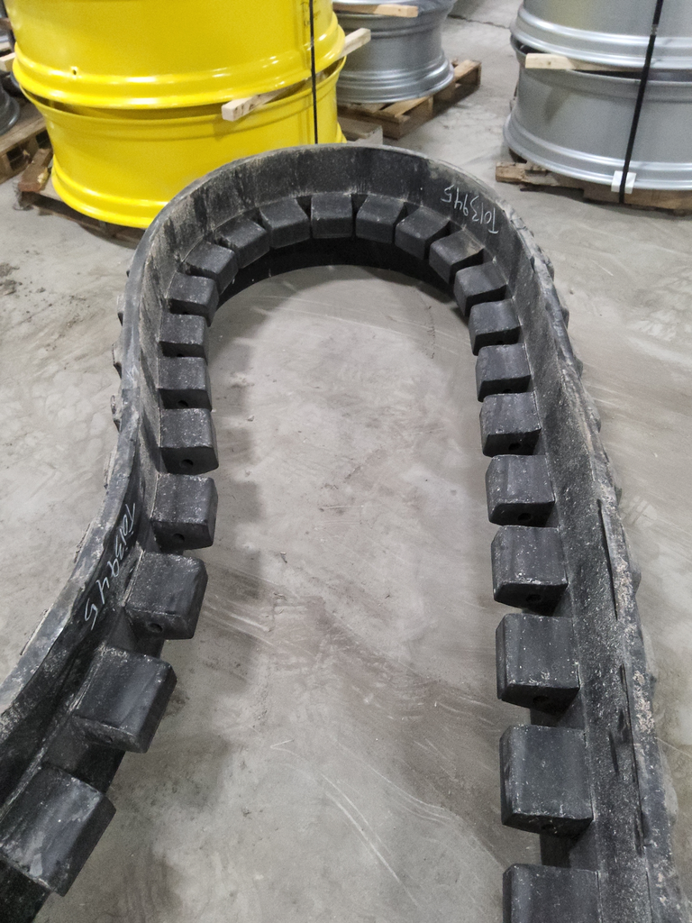 16" Camoplast Track 2500 John Deere 8000T 60%