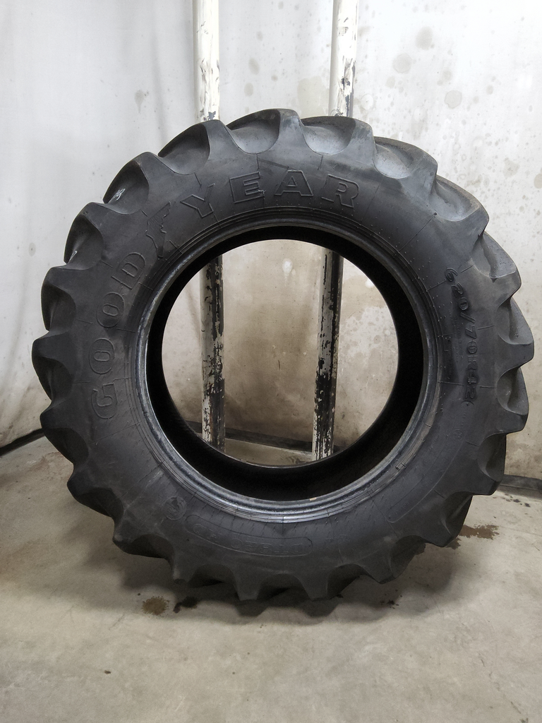 620/70R42 Goodyear Farm DT820 HD Super Traction R-1W 166B 85%