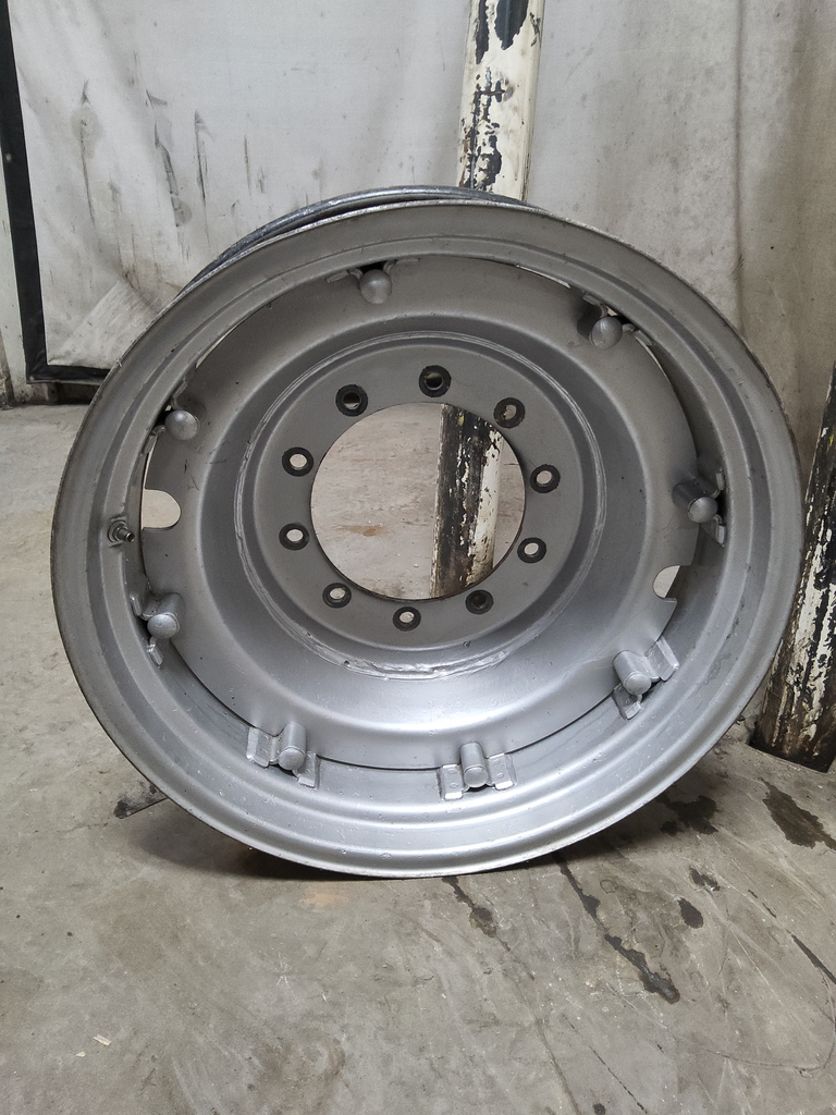 8"W x 28"D, Case IH Silver Mist 8-Hole Rim with Clamp/Loop Style