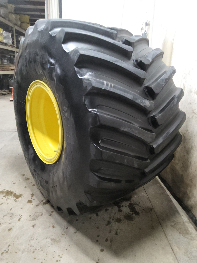 IF 1250/50R32 Firestone Radial Deep Tread 23 CFO R-1W on John Deere Yellow 10-Hole Formed Plate 3-Piece 90%