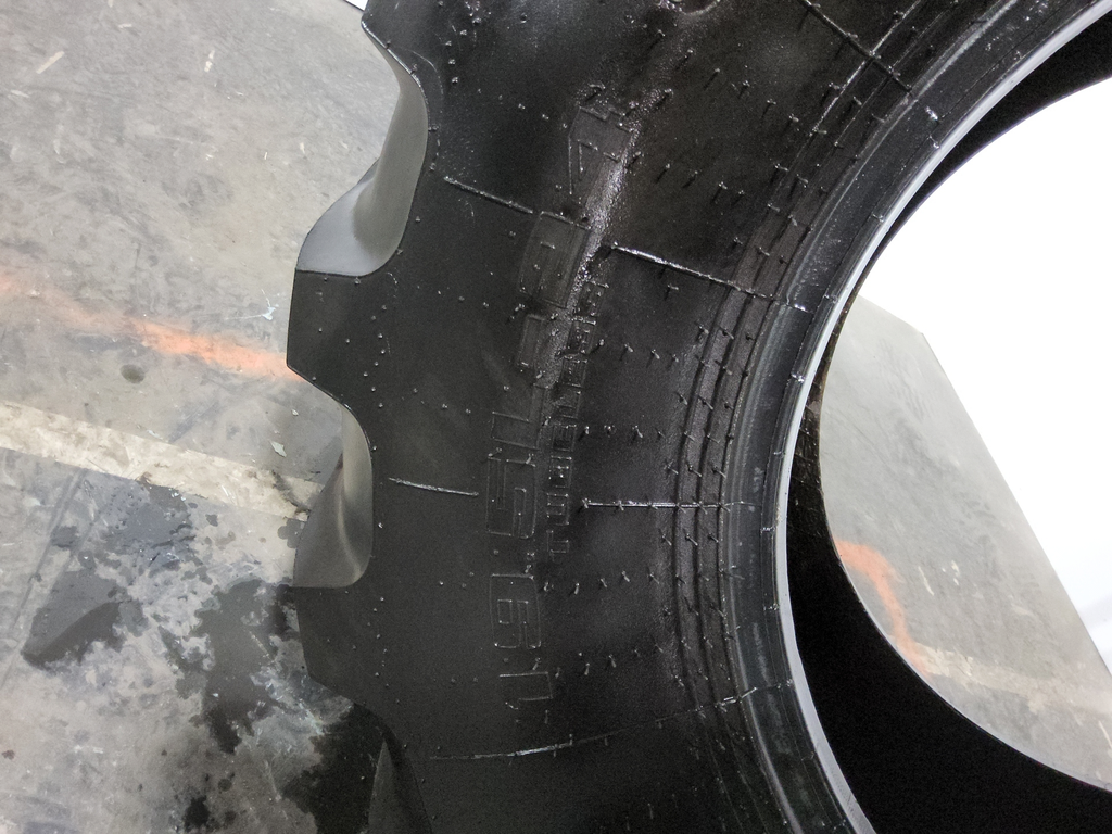 19.5/LR24 Goodyear Farm Radial IT510 R-4 152A8 85%