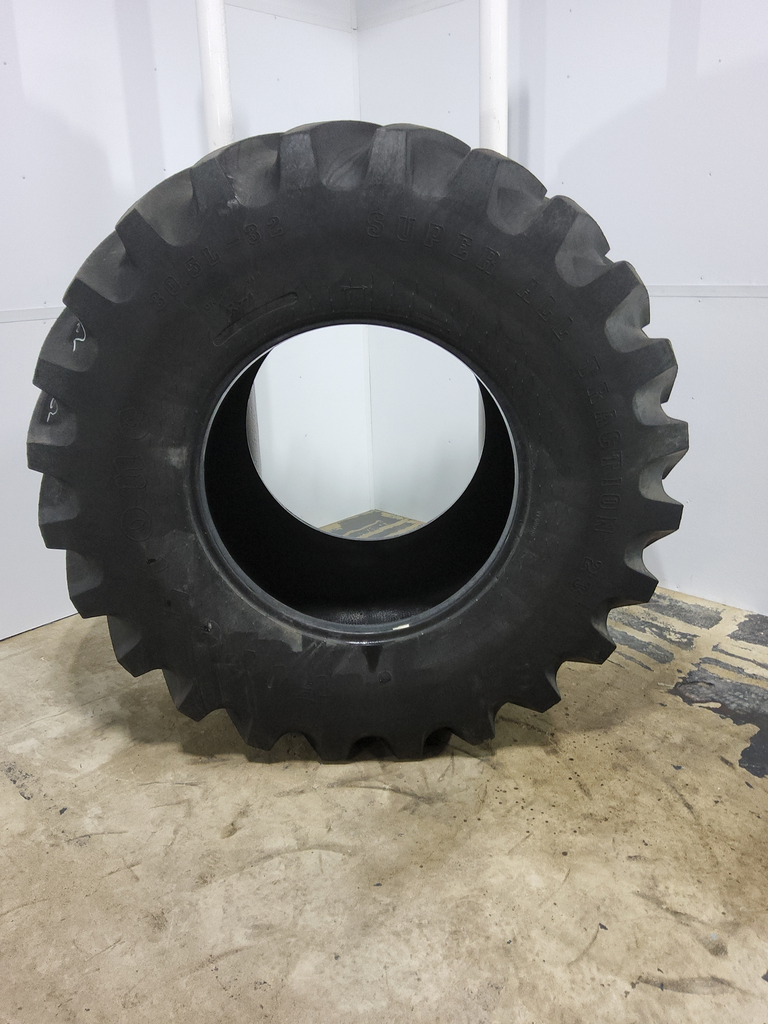 30.5/L-32 Firestone Super All Traction 23 R-1 , G (14 Ply) 99%