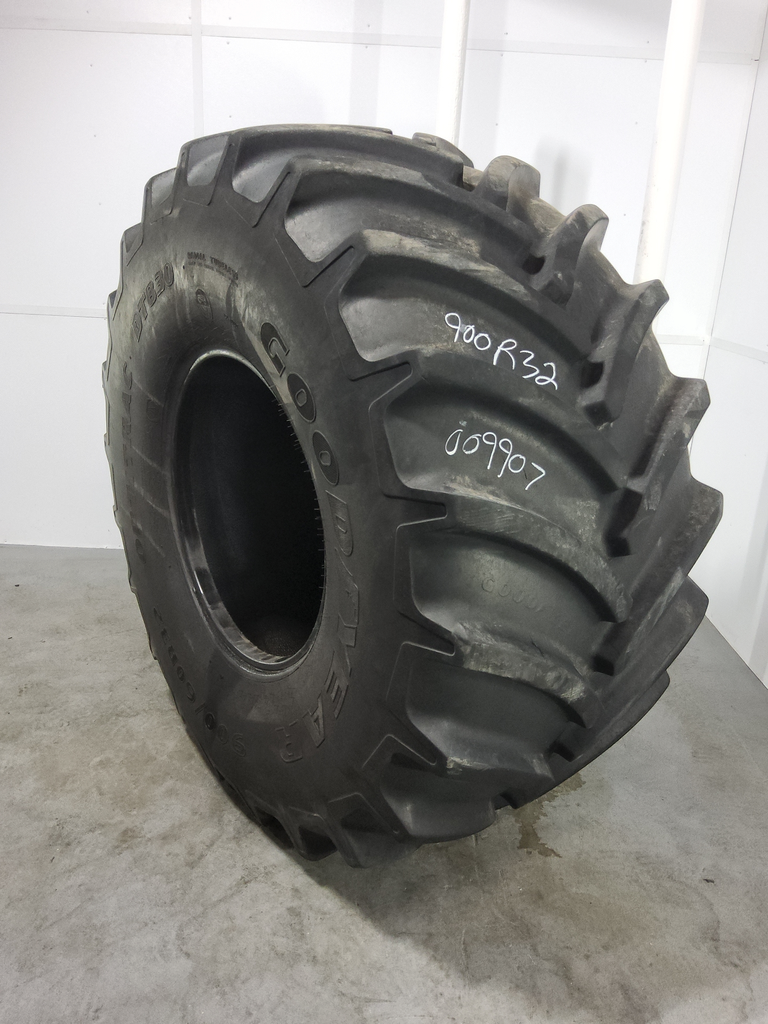 900/60R32 Goodyear Farm DT830 Optitrac R-1W 176B 85%