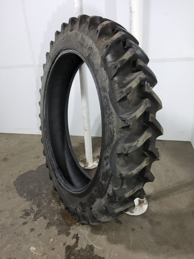 320/90R46 Titan Farm TT49V Radial R-1W 148A8 85%