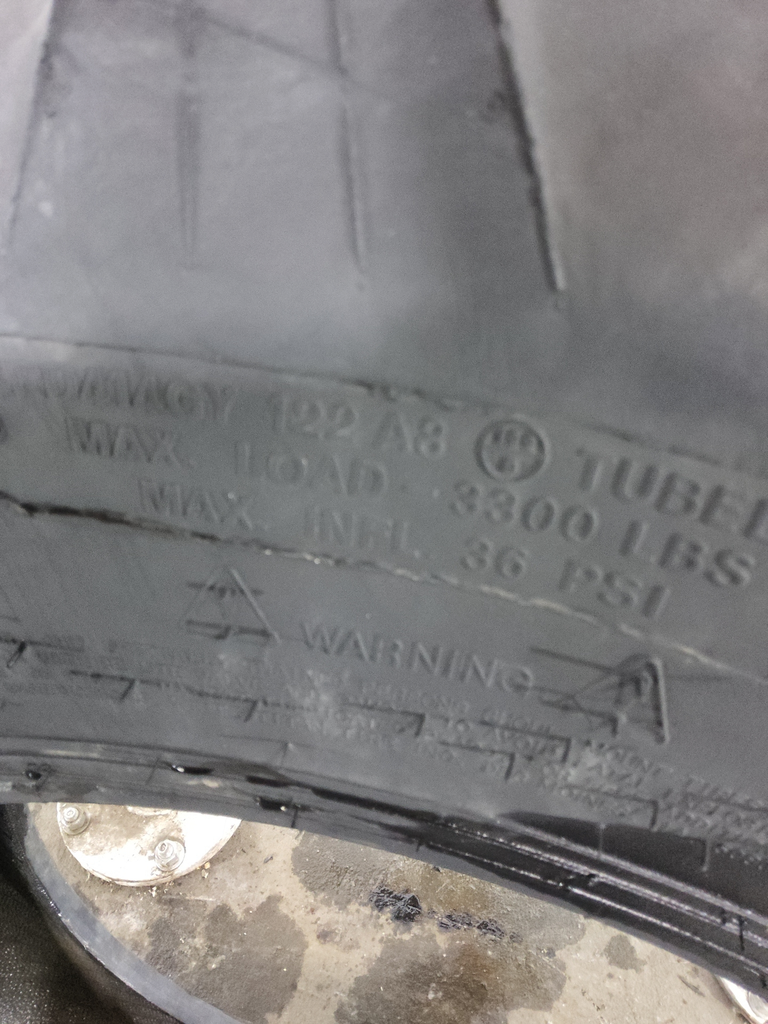 12.4-24 Goodyear Farm Dyna Torque II R-1 D (8 Ply), 122A8 55%