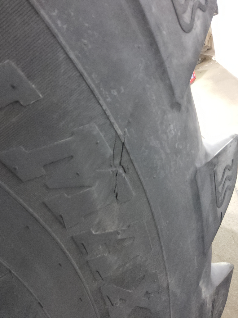 1050/50R32 BKT Tires Agrimax Teris R-1