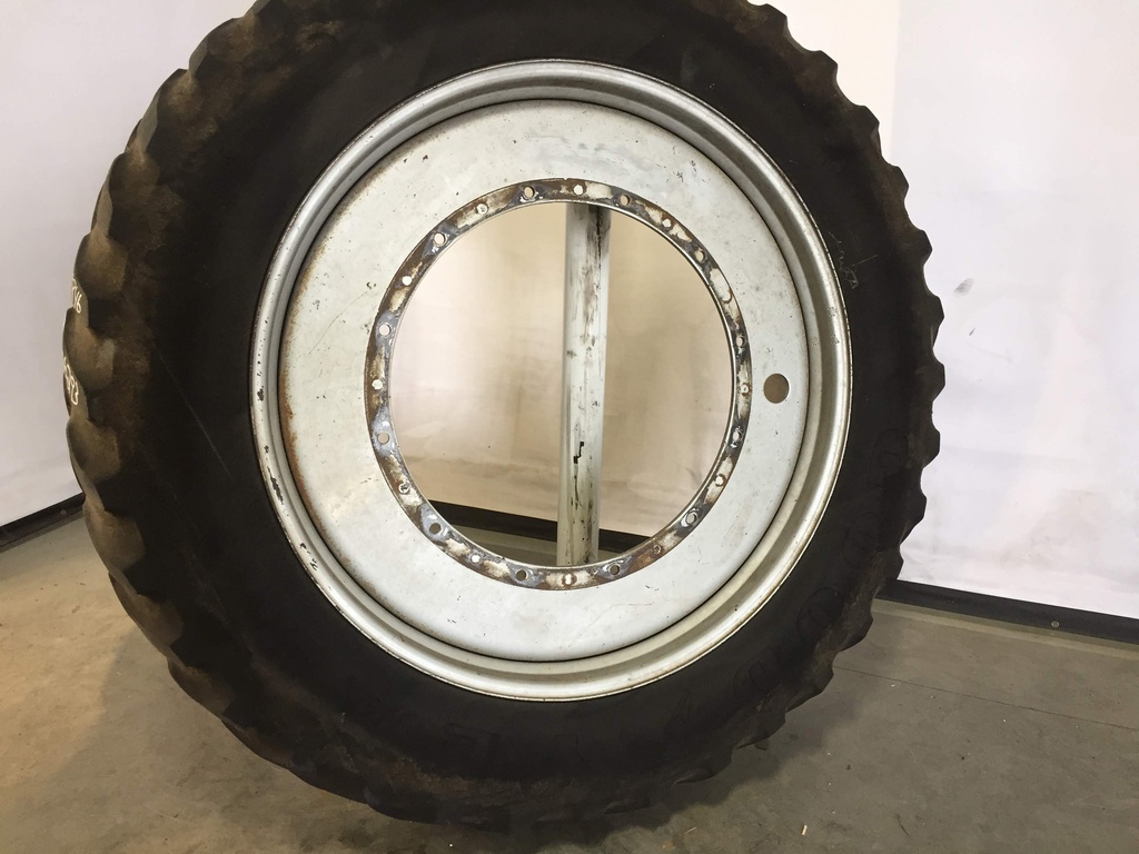 13"W x 46"D, Case IH Silver Mist 12-Hole Stub Disc