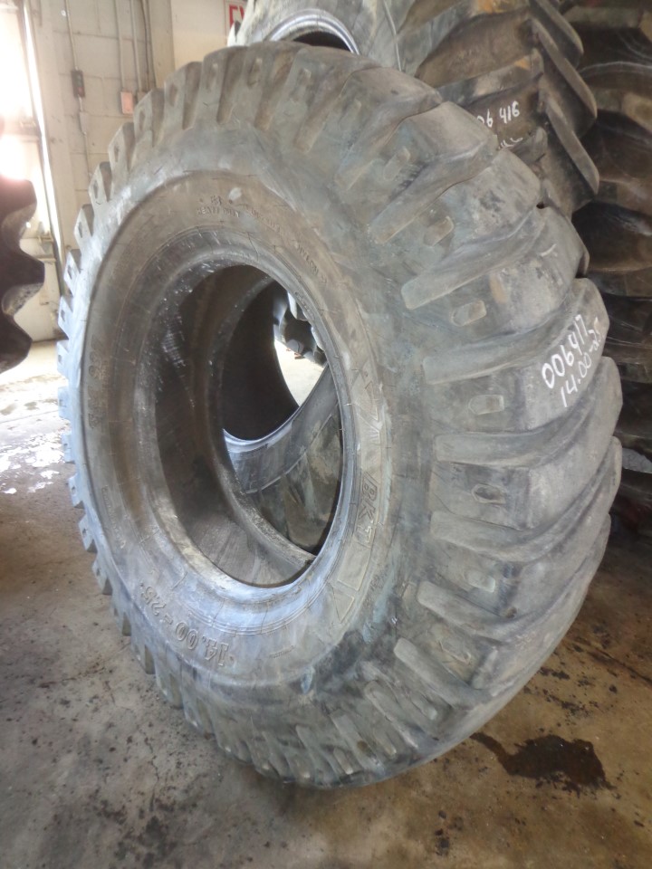 14.00/-25 BKT Tires EM 937 Earthmover E-3, N (24 Ply) 75%