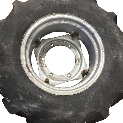 [WT005699RIM-Z] 9"W x 20"D, Case IH Silver Mist 4-Hole Rim with Clamp/Loop Style